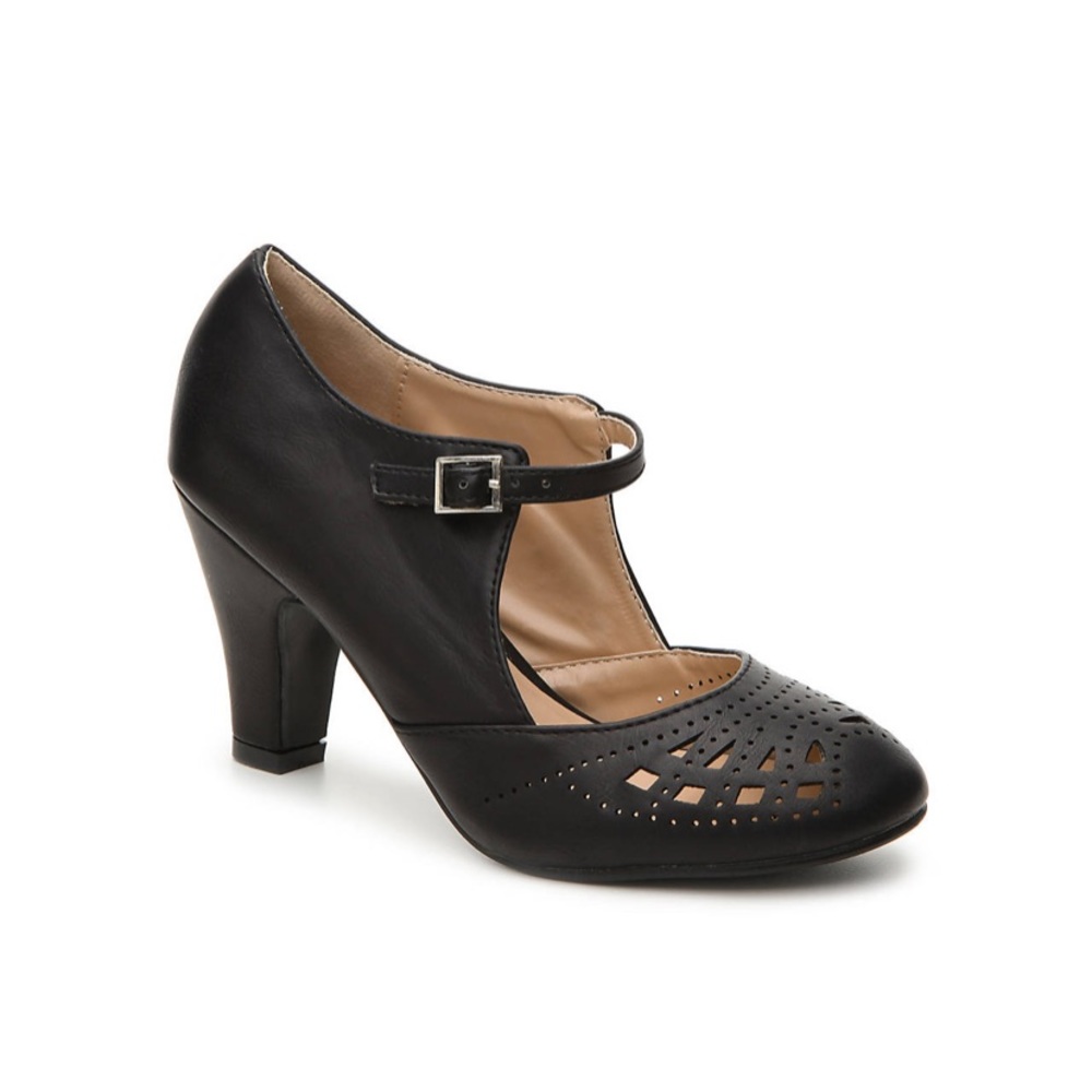Journee Collection Elsa Pump. Vintage heels.